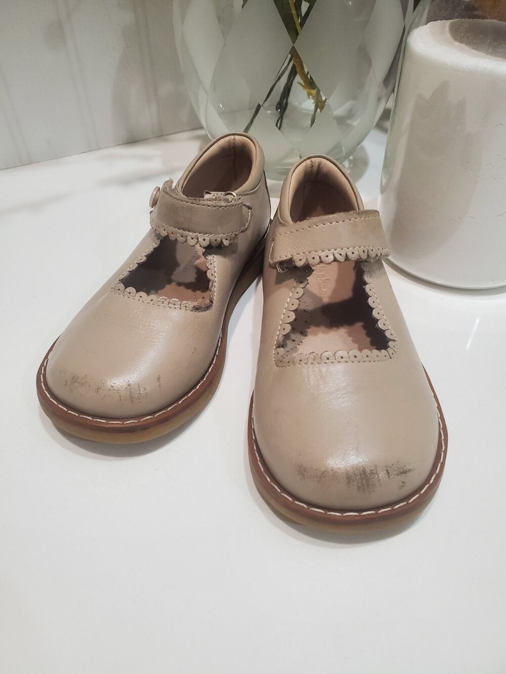 Elephantito Scalloped Leather Girls Shoes Size 10